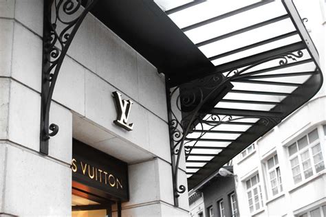 versace flughafen frankfurt|Luxury Shopping Frankfurt (16 Stores): Valentino, .